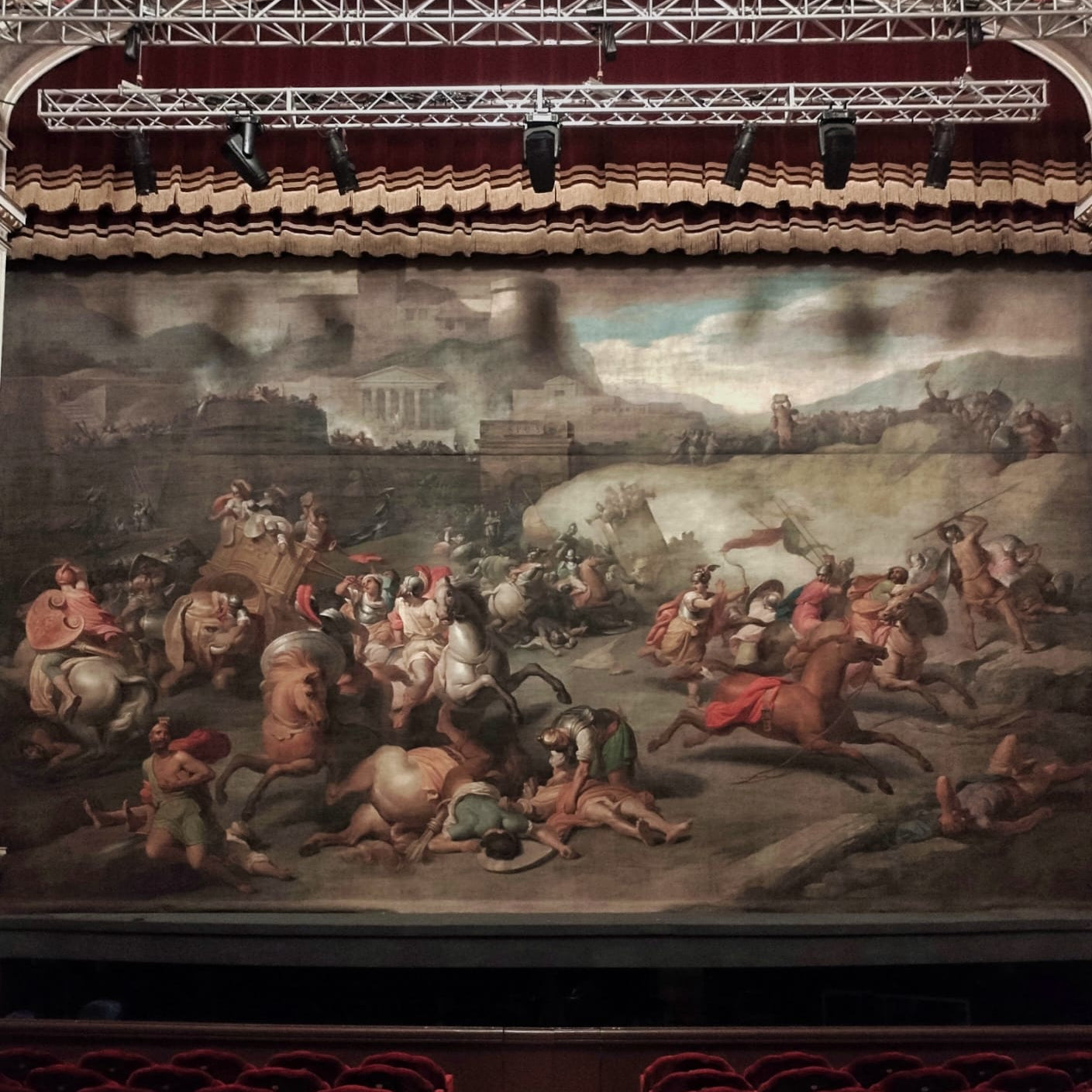 <h2>I sipari dipinti: storie su tela</h2>