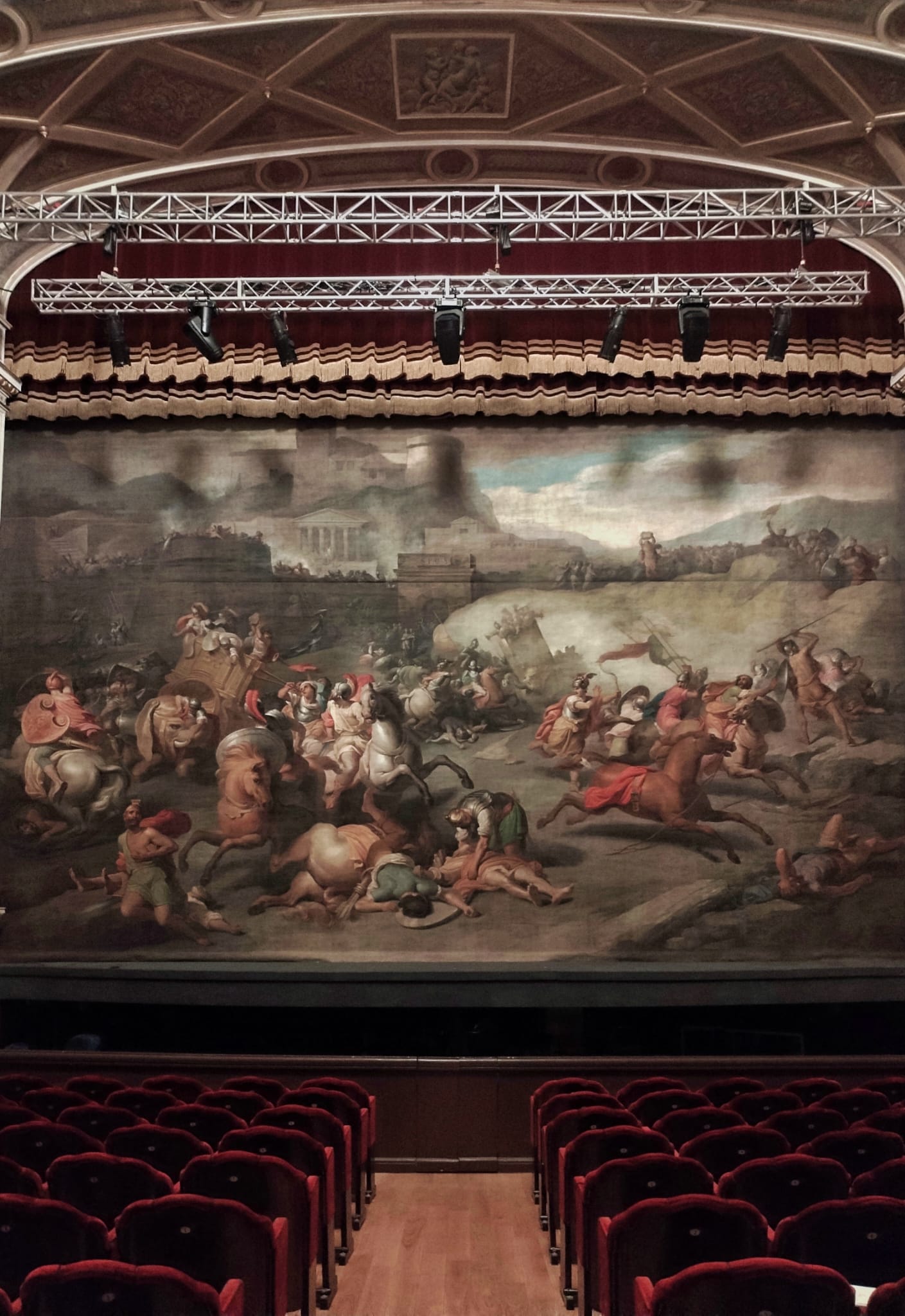 <h2>I sipari dipinti: storie su tela</h2>